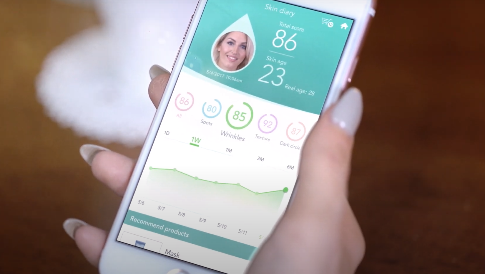 Vue de l'application mobile d'aide au diagnostic dermatologique basé sur l'IA de Perfect Corp - @ Perfect Corp